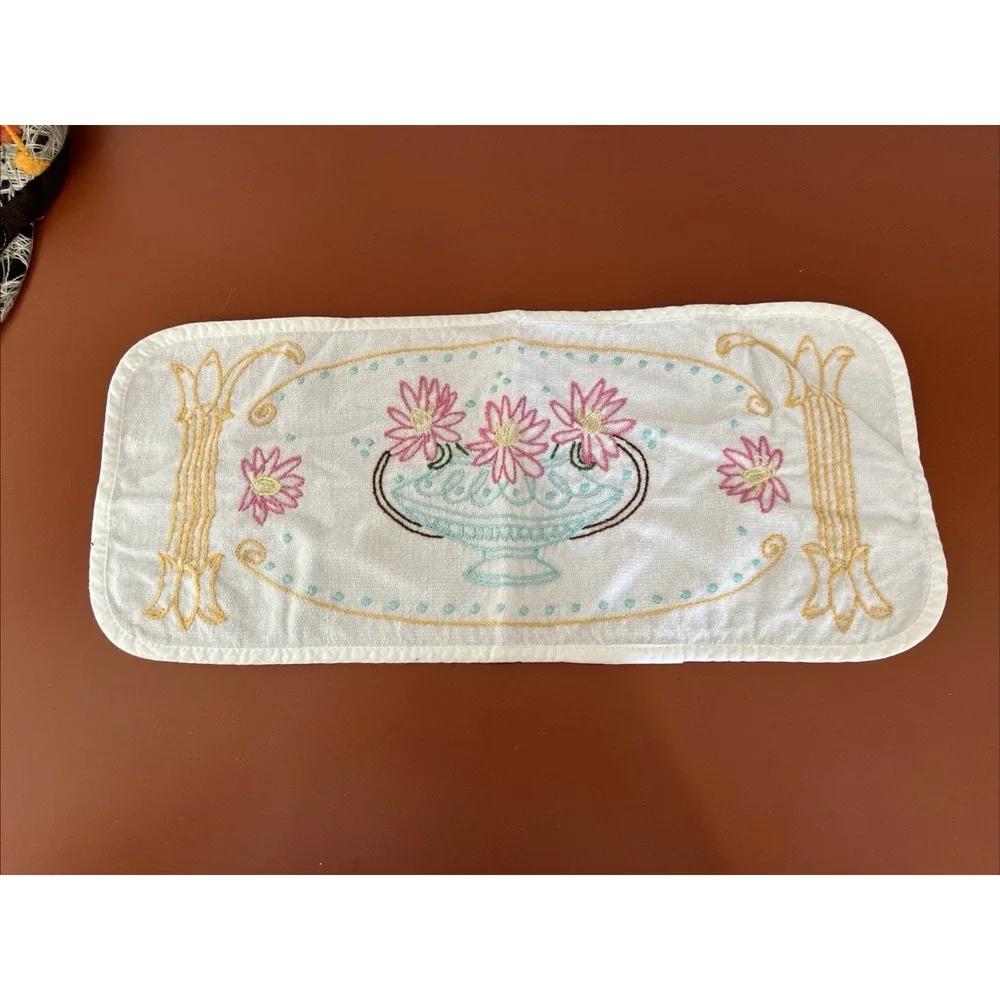 Vintage 1930s 1940s Embroidered Dresser Scarf Linen Floral Basket Thread‎ trim